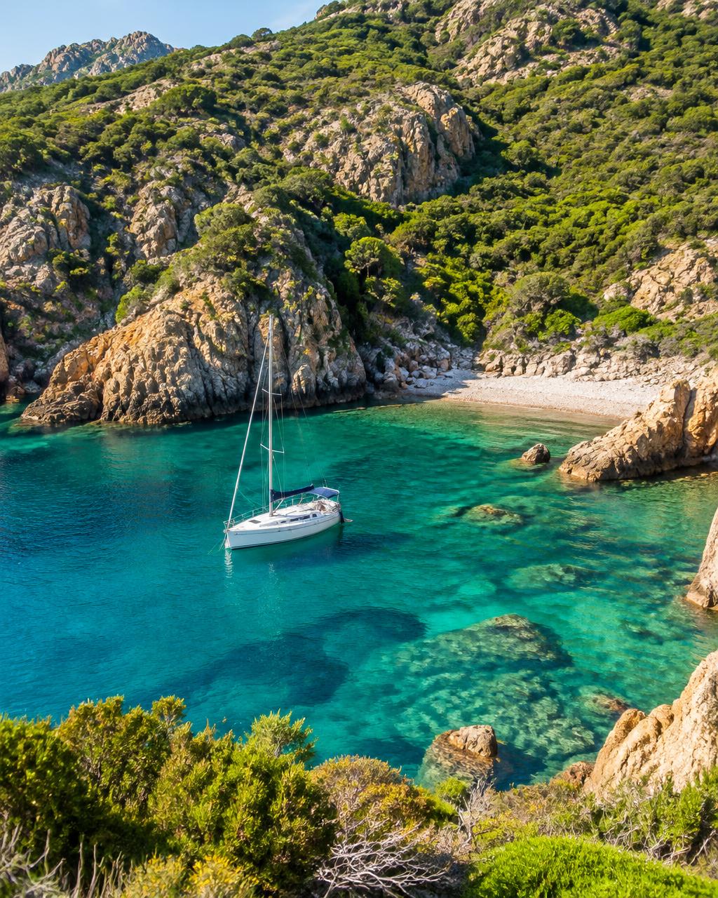 Illustration IA de navigation en voilier — Bretagne